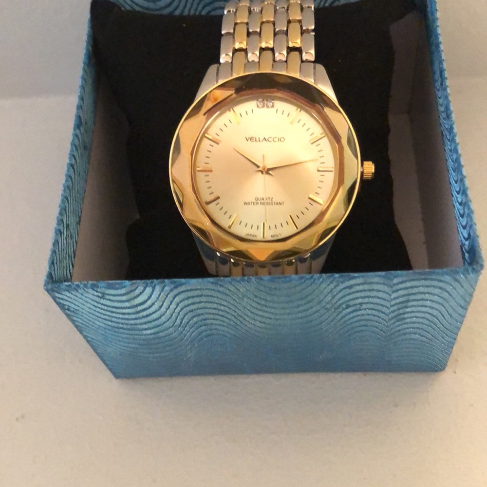 - Men’s Gold Watch - Picture 4 of 7